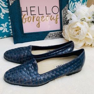 Trotters Liz Blue Woven Leather Loafer